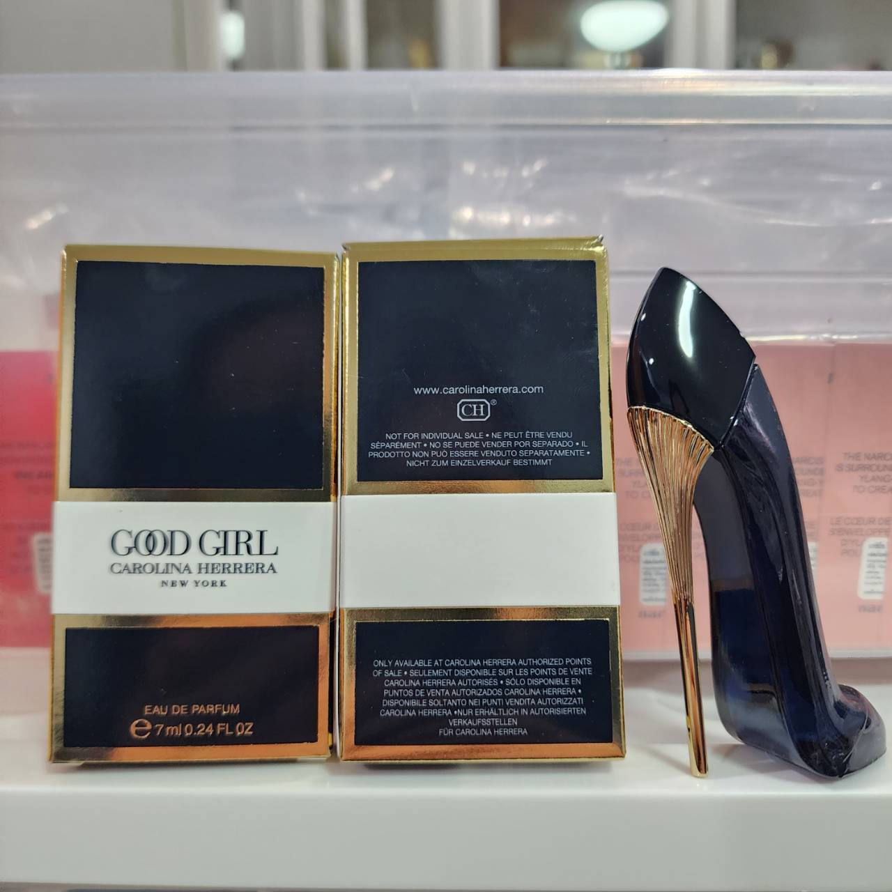 น้ำหอมจิ๋วมินิ Carolina Herrera Good Girl EDP 7mlแบบแต้มมีกล่อง ( Mini Perfume น้ำหอมขนาดพกพา) น้ำหอมจิ๋วมินิ ขวดน่ารัก ตั้งโชว์ก็สวย พกพาก็สะดวก หัวแต้มตามจุดชีพจร