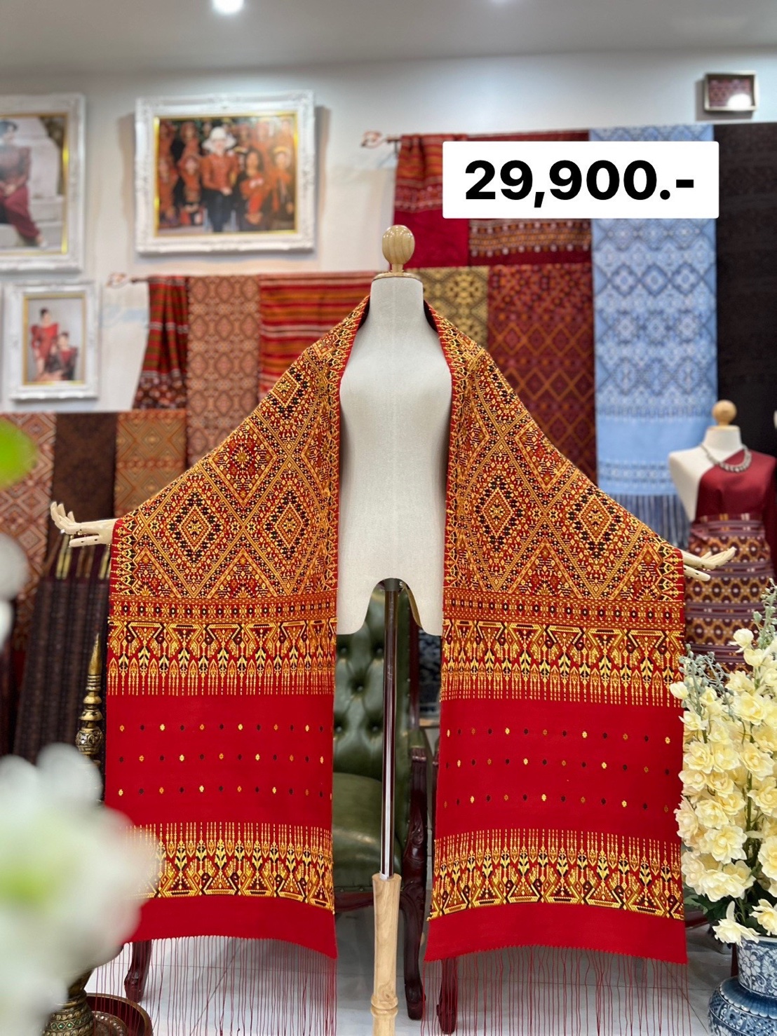 ผ้าคลุมไหล่ ไหมแพรวา ขนาด 50x 2.40ซม. พื้นสีแดงสด รหัส Z-BM-07216818