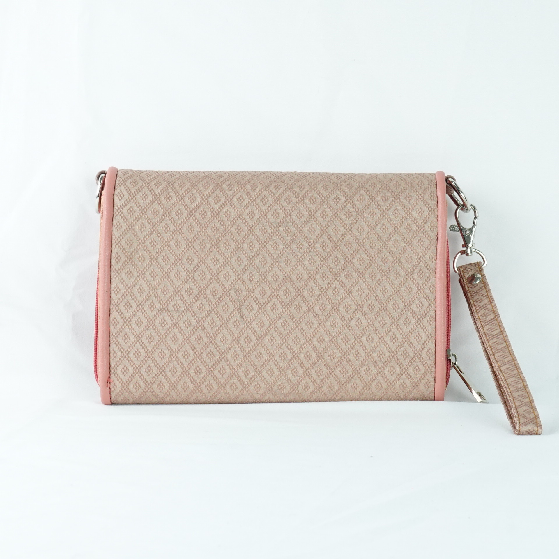 กระเป๋าถือไหมแท้ทรงคลัทช์ พร้อมสายสะพาย ขนาด 15x20ซม.สีครีมอมชมพู รหัส GO-TT-060568165