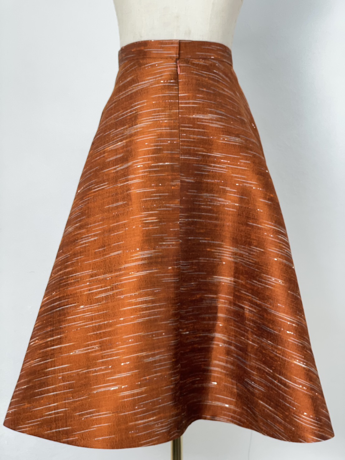 แบบตัดกระโปรงผ้าไหม (ไม่รวมผ้า) chobmai x ARW รหัส CUT-ARW02136109