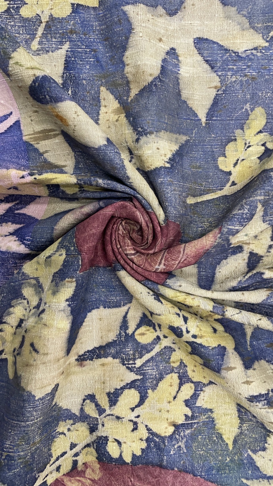 ผ้าคลุมไหล่ผ้าไหม Eco print เนื้อหยาบนุ่ม มีชายครุย ขนาด 60x180ซม. สีน้ำเงินคราม รหัส ECO-82-11146813