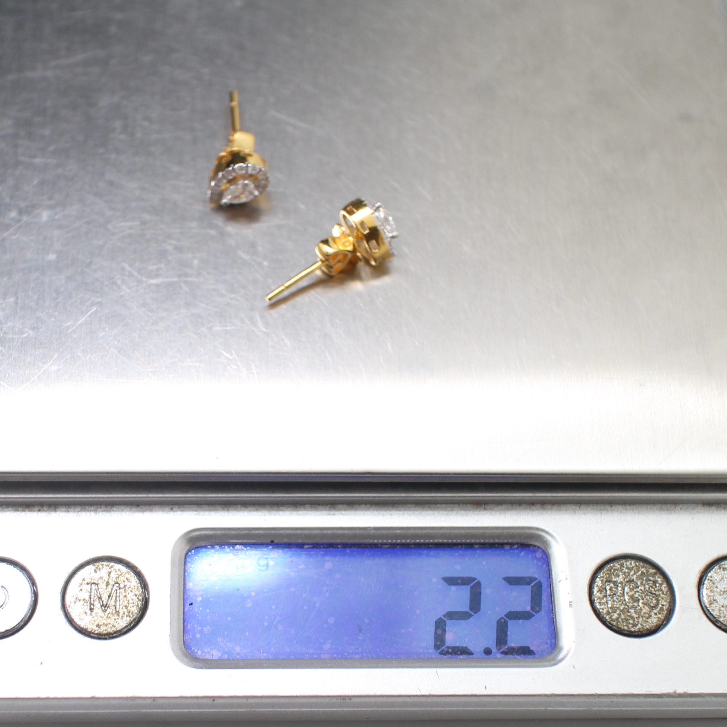 ER25188 ต่างหูเพชรหยดน้ำล้อมเพชร เพชรหยดน้ำ 2 เม็ด 0.31 กะรัต และ 24 เม็ด 0.18 กะรัต เพชรรวม 0.49 กะรัต ทองแท้ 18k นน.รวม 2.2 กรัม