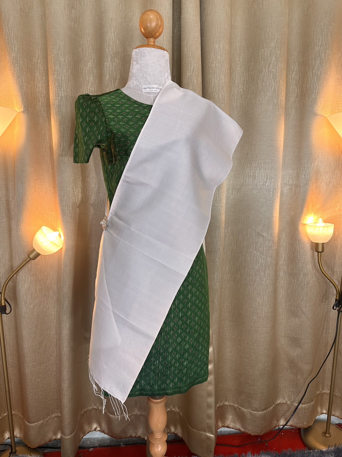 ผ้าพาดไหล่ ผ้าสไบนางรำ ยกดอก 6ตะกอ ขนาด 30x200ซม. พื้นสีขาว LW4A-JY1025661