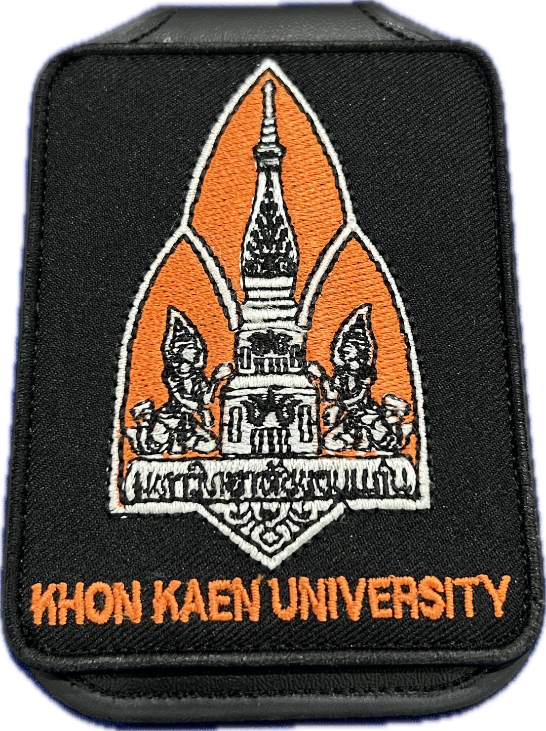 อาร์มแม่เหล็กติดเสื้อสูทตรา มข