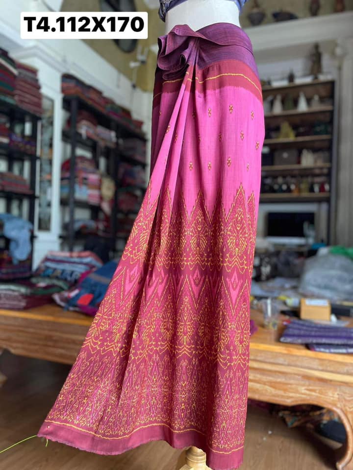 ซิ่น ผ้าซิ่นพระตะบอง สีธรรมชาติ ผ้าจาม 3ตะกอ ขนาด 112x170ซม. พื้นสีม่วงชมพู รหัส N9-SIL-T4