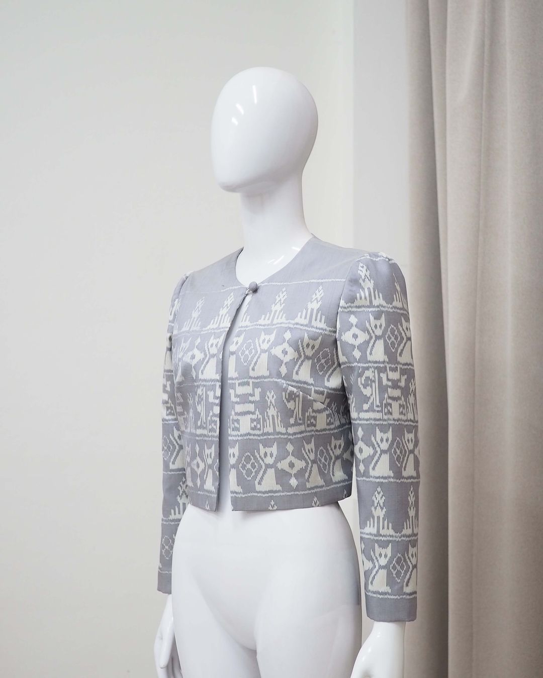 แบบตัด เสื้อผ้าไหม (ไม่รวมผ้า) ตามแบบ รหัส CUT-JHN-07116714