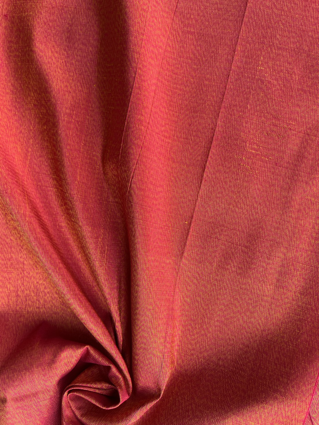 ผ้าไหมหางกระรอก ไหมบ้าน เนื้อหนา สีแดงส้ม ตัดขายตามความยาวเมตร รหัส R1N-NY-0327682