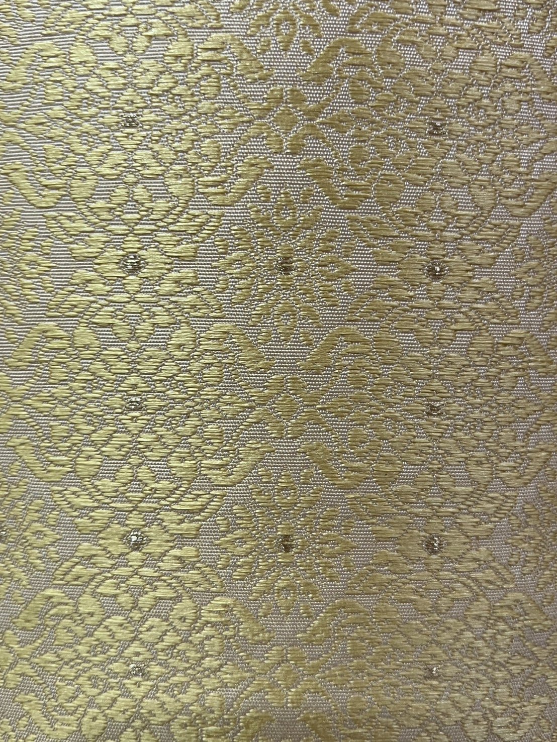 (ผ้าชุด)ผ้าไหมยกดอกลำพูน เกาะเชิงดิ้นทอง ขนาด 1.02x4.44เมตร ลายพวงเดือน พื้นสีเหลือง รหัส N90-29-TR0501