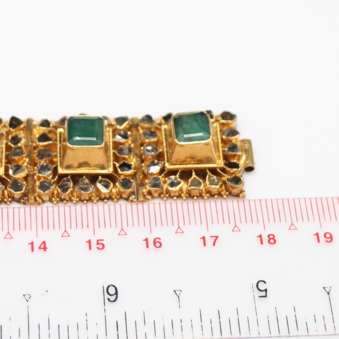 BL25040 สร้อยข้อมือเพชรซีกยอดมรกต ทองแท้ 90% นน.รวม 61.2 กรัม ยาว 17.5 ซม. งานเก่า สวยสภาพดีมาก