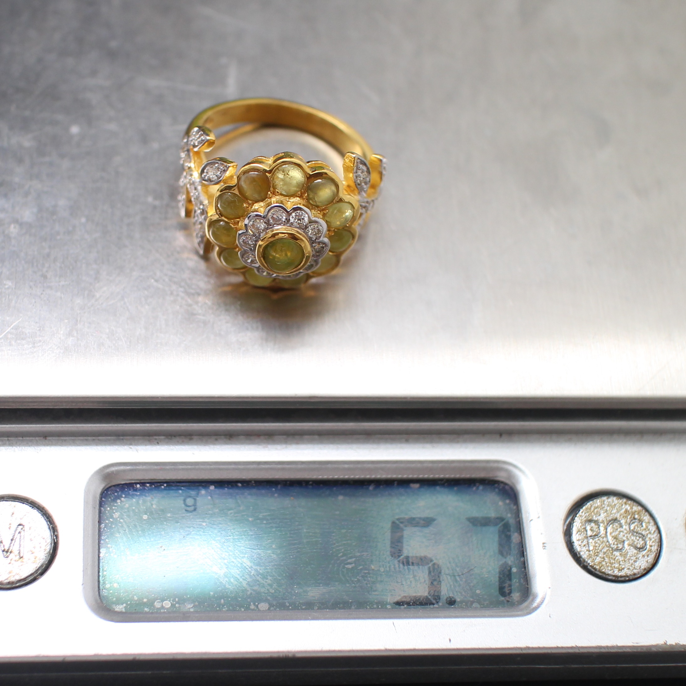 RG250102 แหวนตาแมวดอกไม้ ฝังเพชรแท้ 0.52 กะรัต ทองแท้ 9k นน.รวม 5.7 กรัม ขนาดแหวน 55