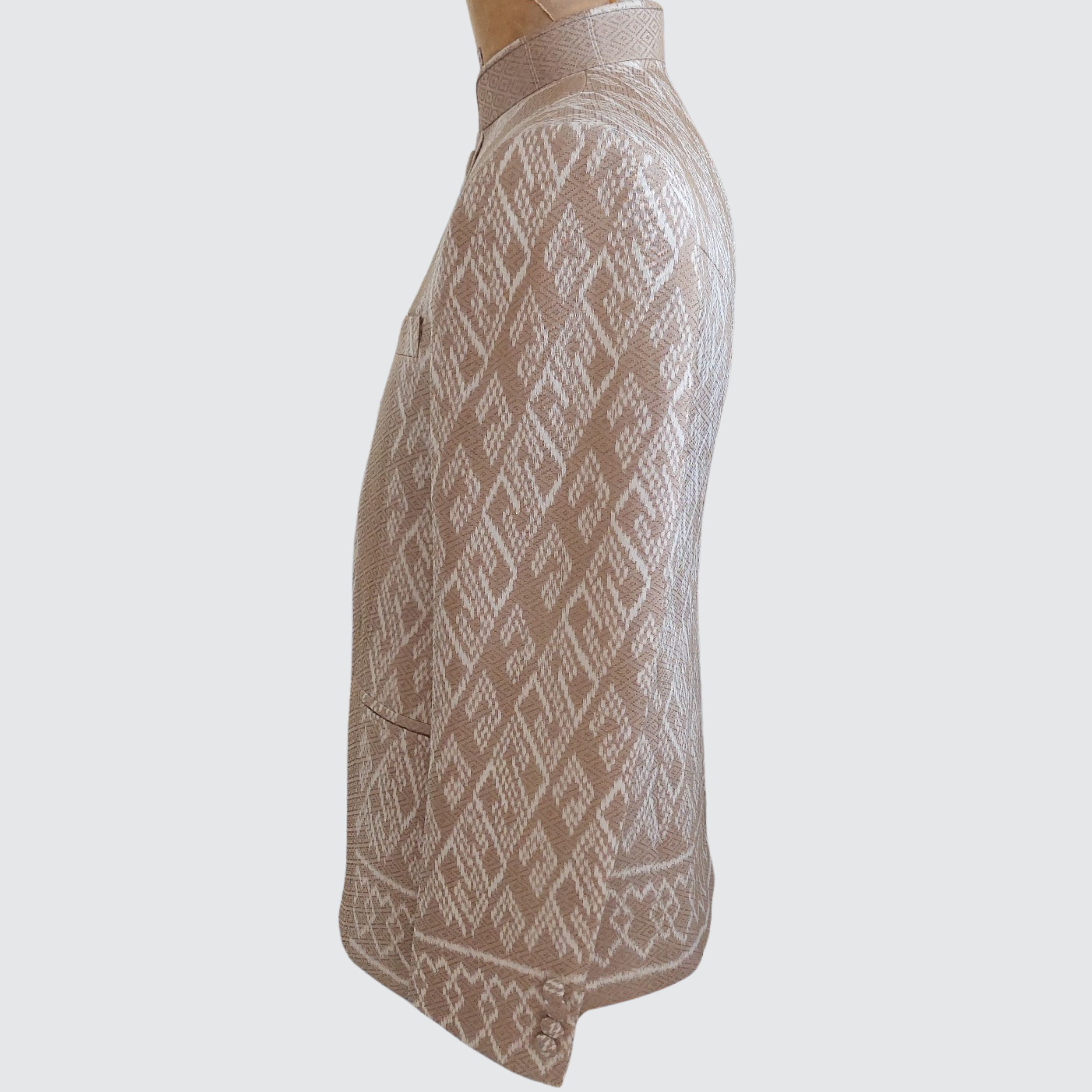 เสื้อสูทพระราชทาน แขนยาว ผ้าไหมมัดหมี่ยกดอก มีปูมวางลายตามแบบ | ตัดเย็บตามรูปร่าง | เลือกผ้า ส่งไซส์ได้