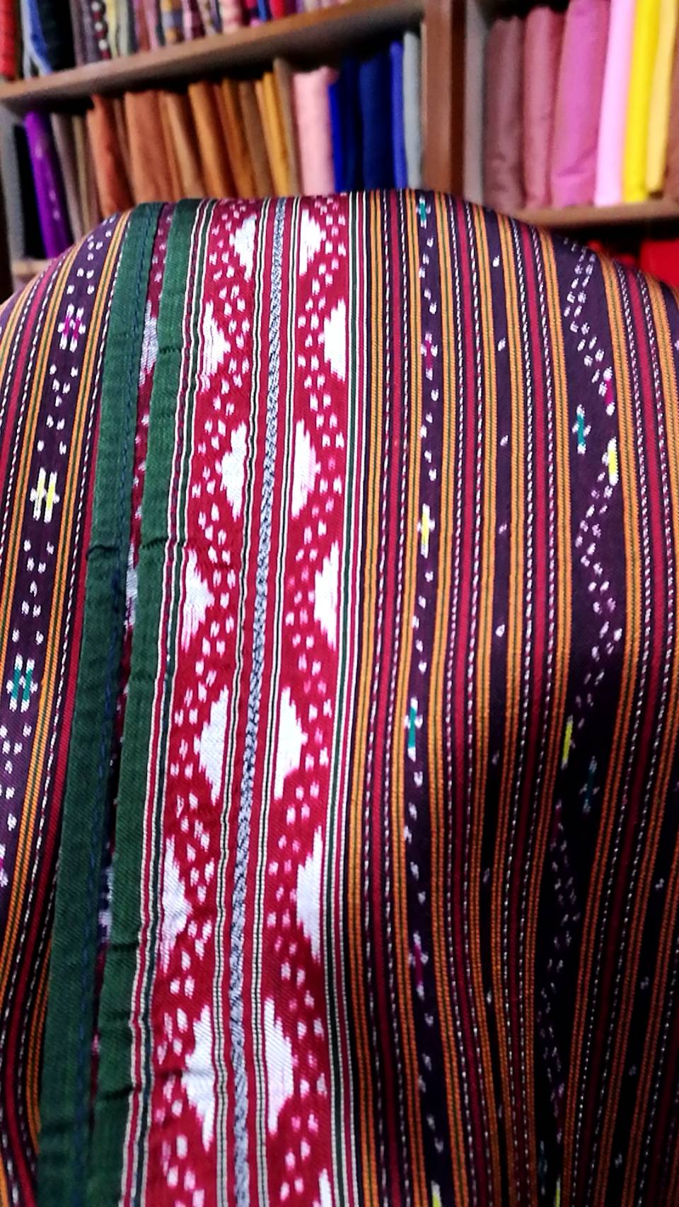 ซิ่น ผ้าไหมมัดหมี่ 3ตะกอ ขนาด 1x2เมตร พื้นสีน้ำตาล รหัส R2Q-NY-0614671505