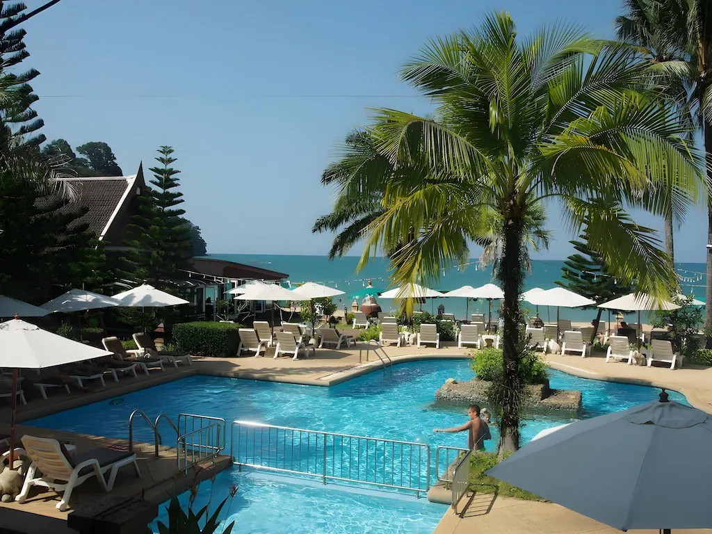 SOLD OUT📍 โรงแรมหรูติดทะเล Khaolak Palm Beach Hotel & Resort จ.พังงา ราคาถูก 🏖️✨