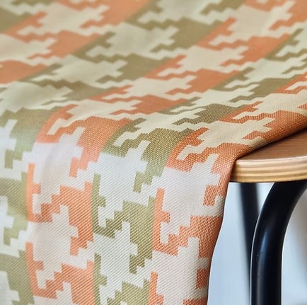 ผ้าไหมสปันซิลเกรด A+ ทอด้วยเครื่องอย่างประณีต หน้ากว้าง 148 ซม. สีส้ม-สีเขียว ตัดขายเป็นหลา รหัส CISP-CT-103144