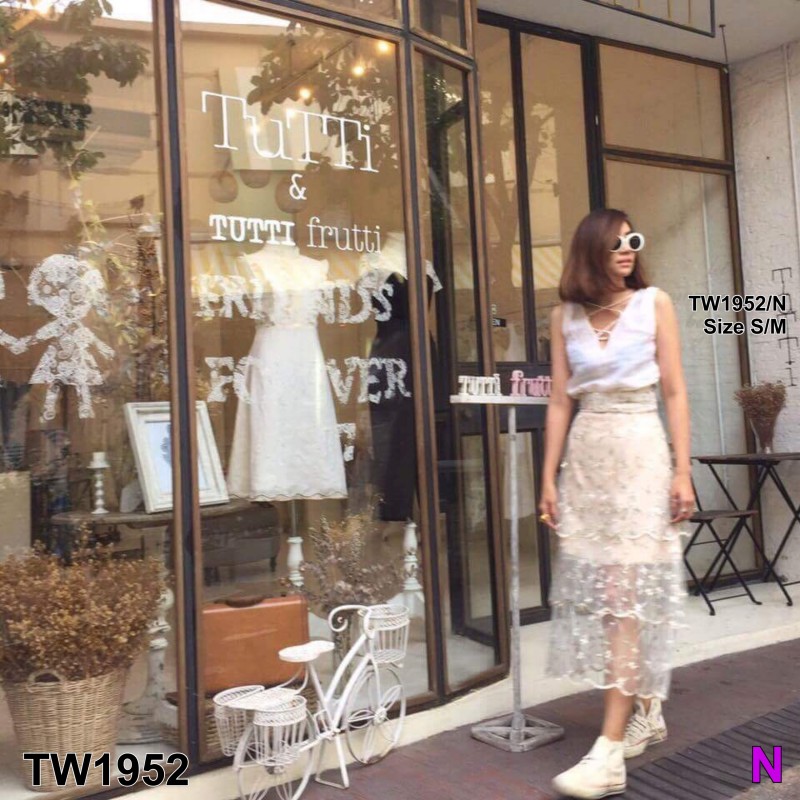 เซต 2 ชิ้น เสื้อซาติน+กระโปรงตาข่ายปักดอก งานป้าย Orange juice TW1952
