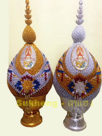 พานพุ่มผ้าเงินทอง ลายธงชาติ ติด วปร เบอร์ 8