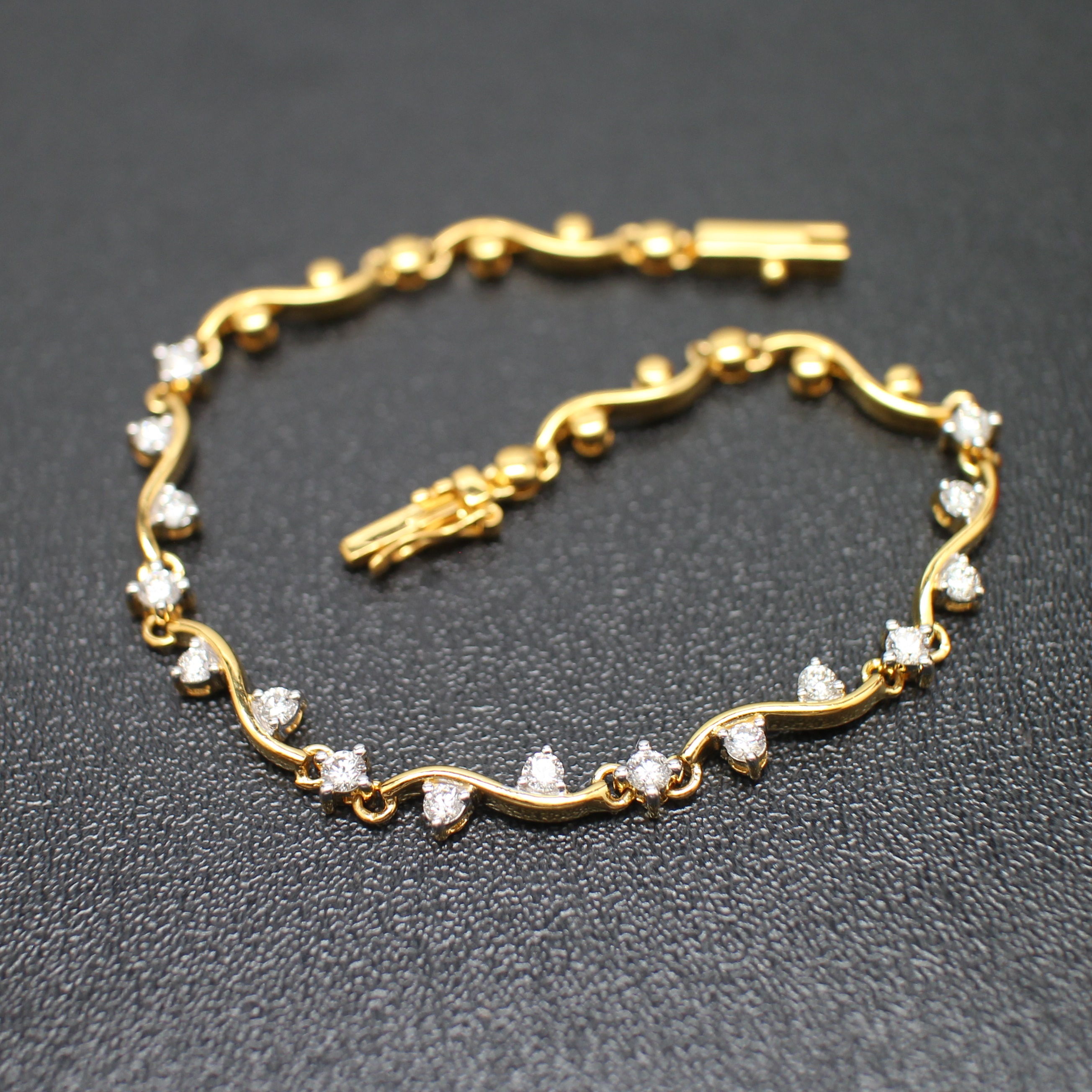BL25121 สร้อยข้อมือเพชร เพชรแท้ 16 เม็ด 0.70 กะรัต ทองแท้ 90% นน.รวม 8.9 กรัม ยาว 17 ซม.