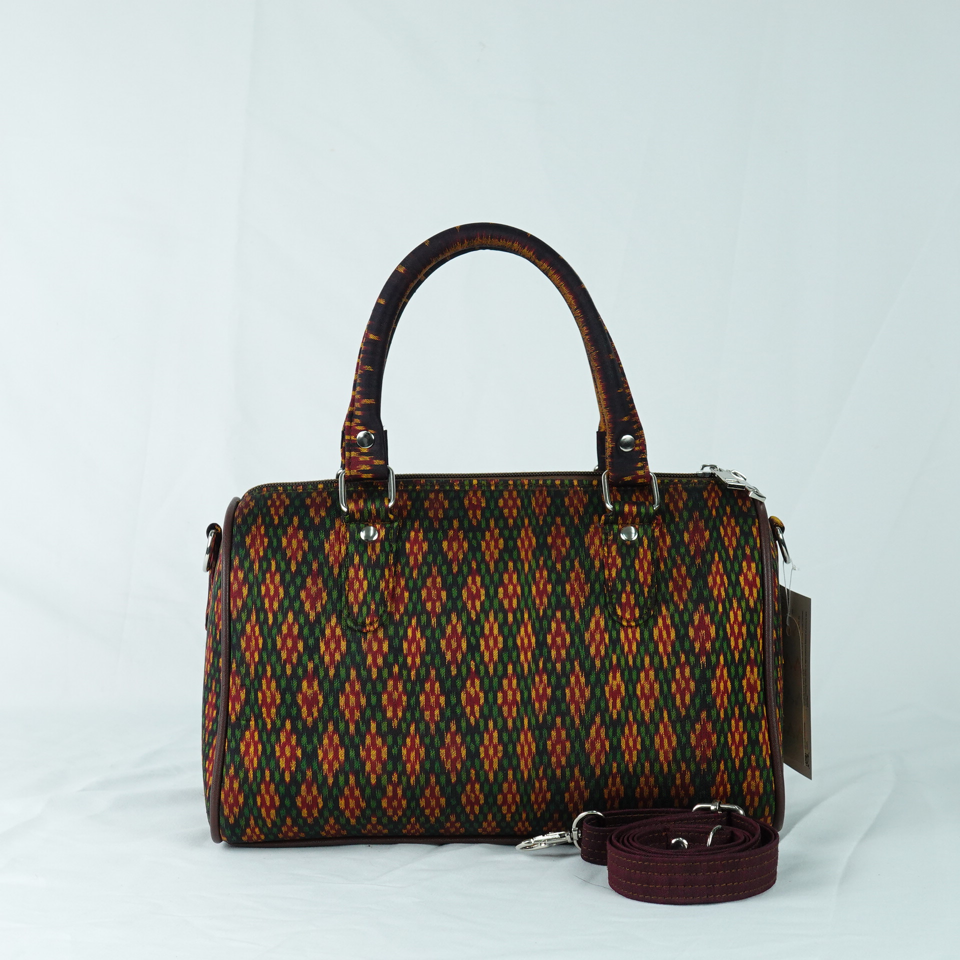 กระเป๋าถือผ้าไหม ทรงหมอน ขนาด 13x27x17ซม. ความสูงหูจับ 30 ซม. ลายขันหมากเบ็ง สีน้ำตาล รหัส GLA-TT-0603686