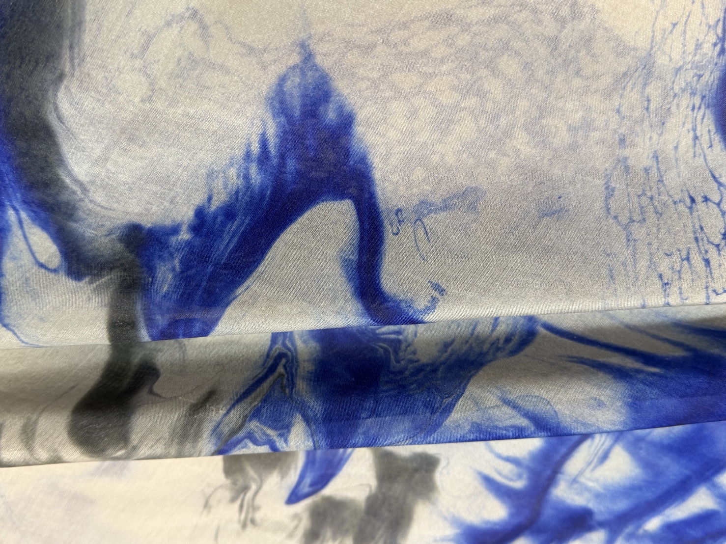 ผ้าไหมทอมือบาติก สีขาวสีฟ้า (ราคาต่อเมตร) รหัส A11-Kaya-1204685