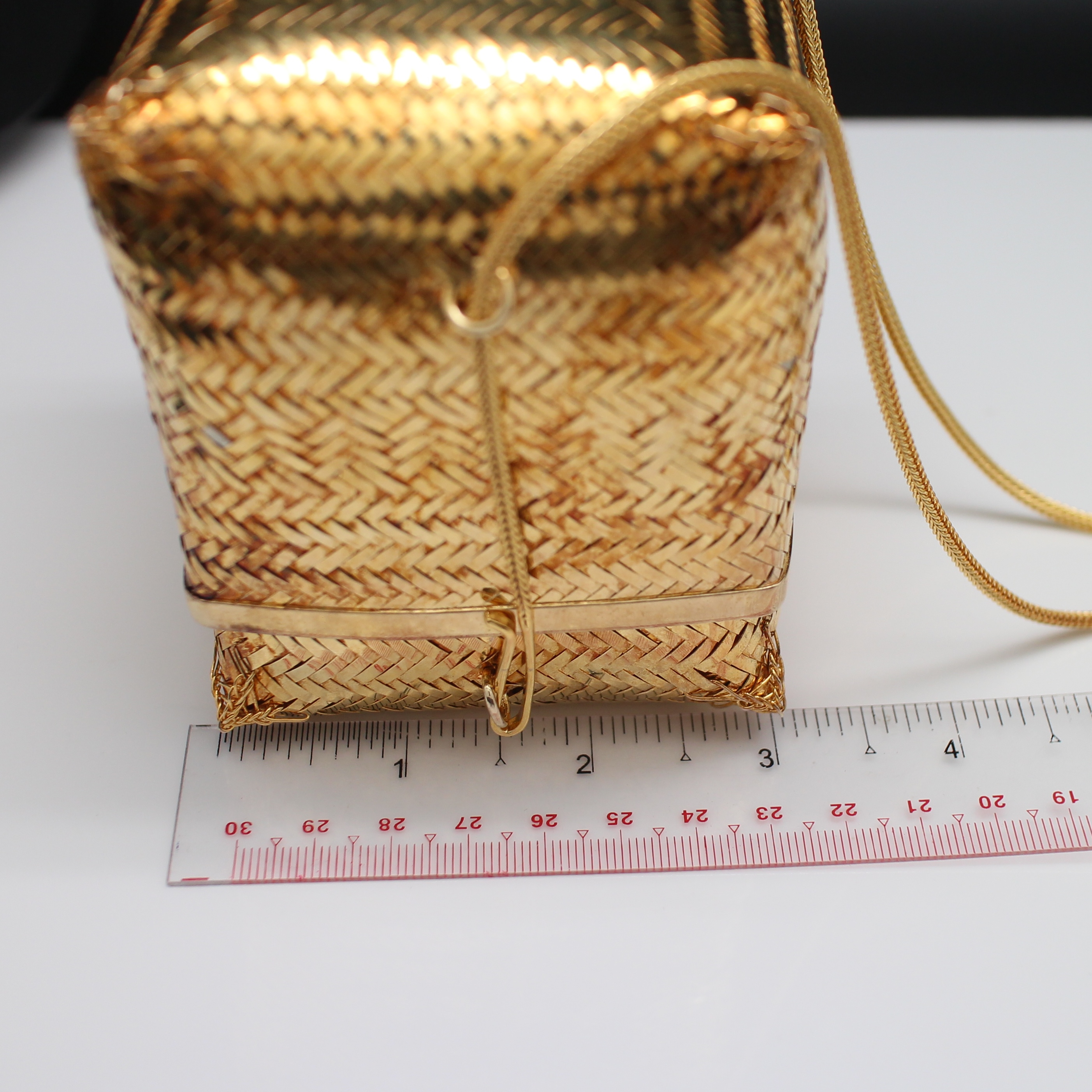 SI364 กระเป๋าสานทรงสีเหลี่ยม เงินกะไหล่ทอง นน. 261.8 กรัม