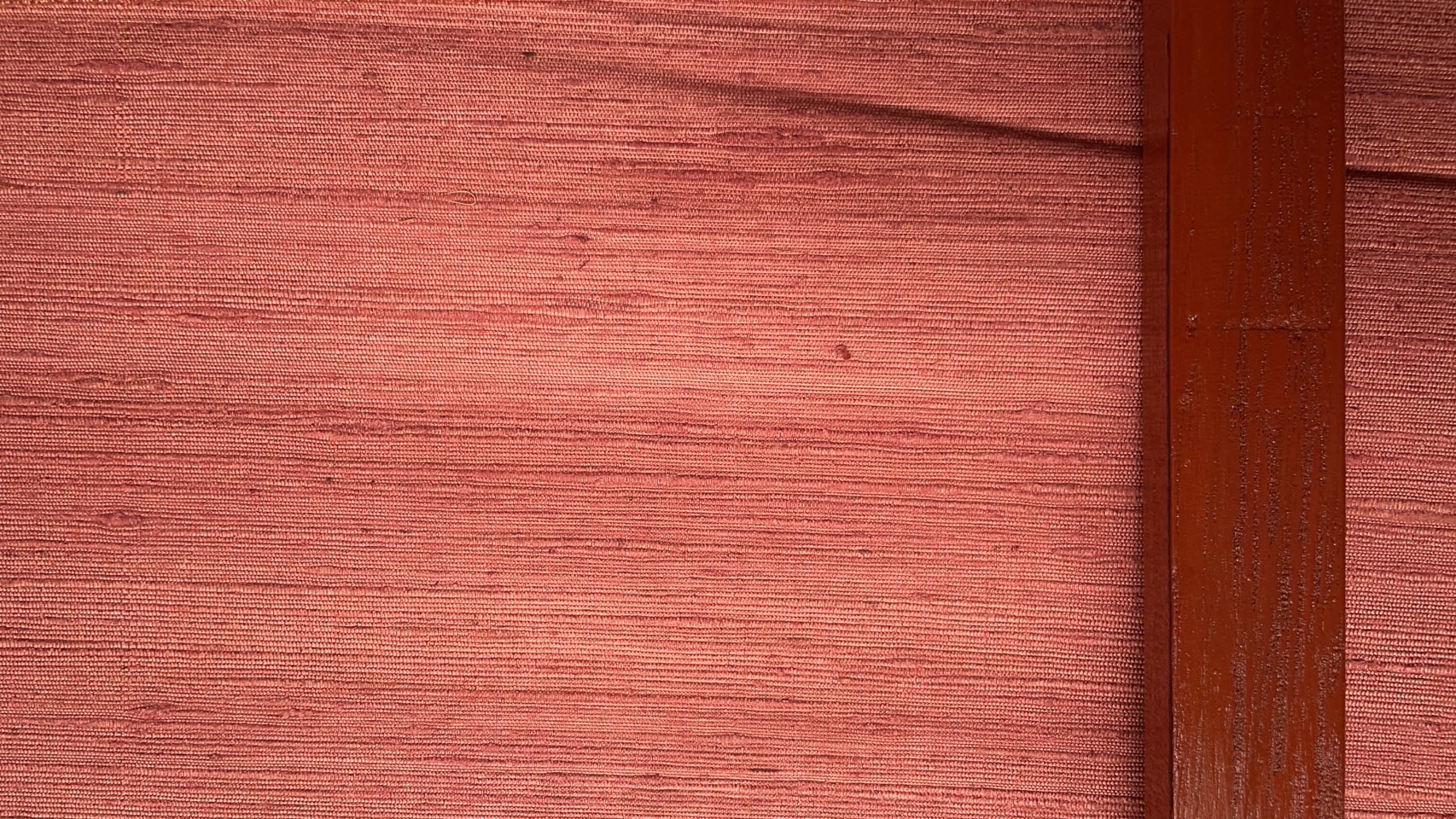 ผ้าไหมสีพื้น ไหมลืบเนื้อหยาบหนา ไหมแท้มีขี้ไหม สีแดงครั่ง (ราคาต่อเมตร) รหัส D-76-P4450