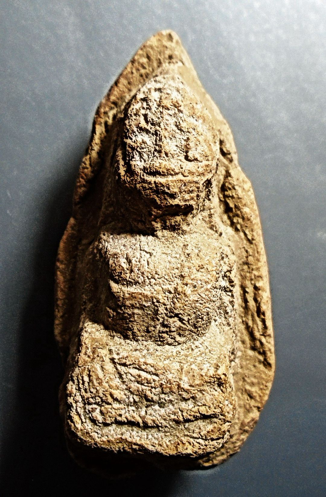 พระถ้ำเสือ เนื้อดิน กรุเขาดีสลัก สุพรรณบุรี พิมพ์ใหญ่