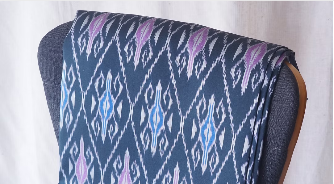 ซิ่น ผ้าไหมมัดหมี่ ไหมบ้าน ขนาด 1x2หลา พื้นสีดำ รหัส CISP-CT-102817