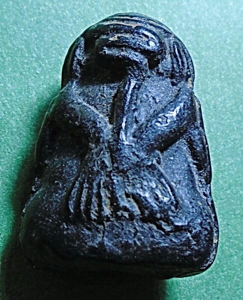 พระปิดตา เนื้อผงคลุกรัก ฐานอุ เก่าไม่ทราบที่