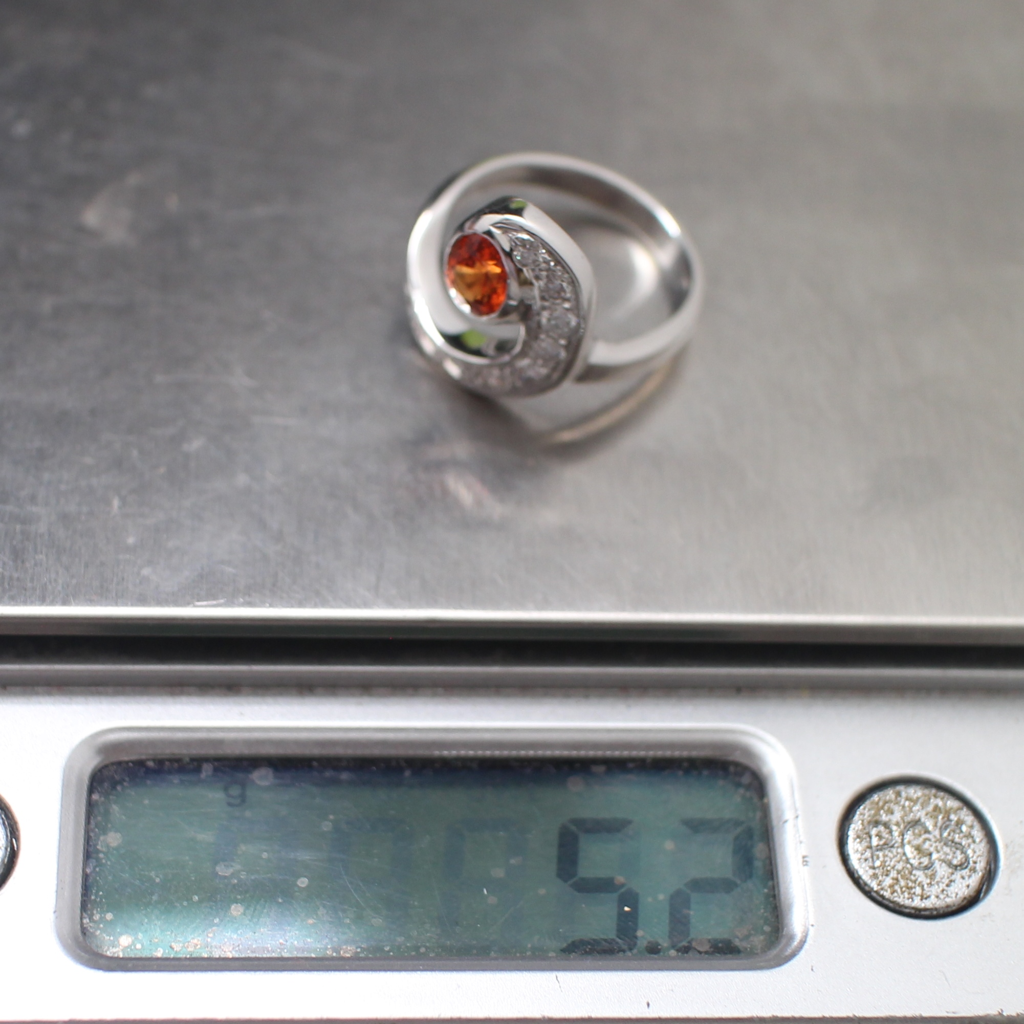 RG250122 แหวนบุษราคัมเผาประดับเพชรแท้ 11 เม็ด 0.32 กะรัต ทองแท้ 18k นน.รวม 5.2 กรัม มีใบเซอร์