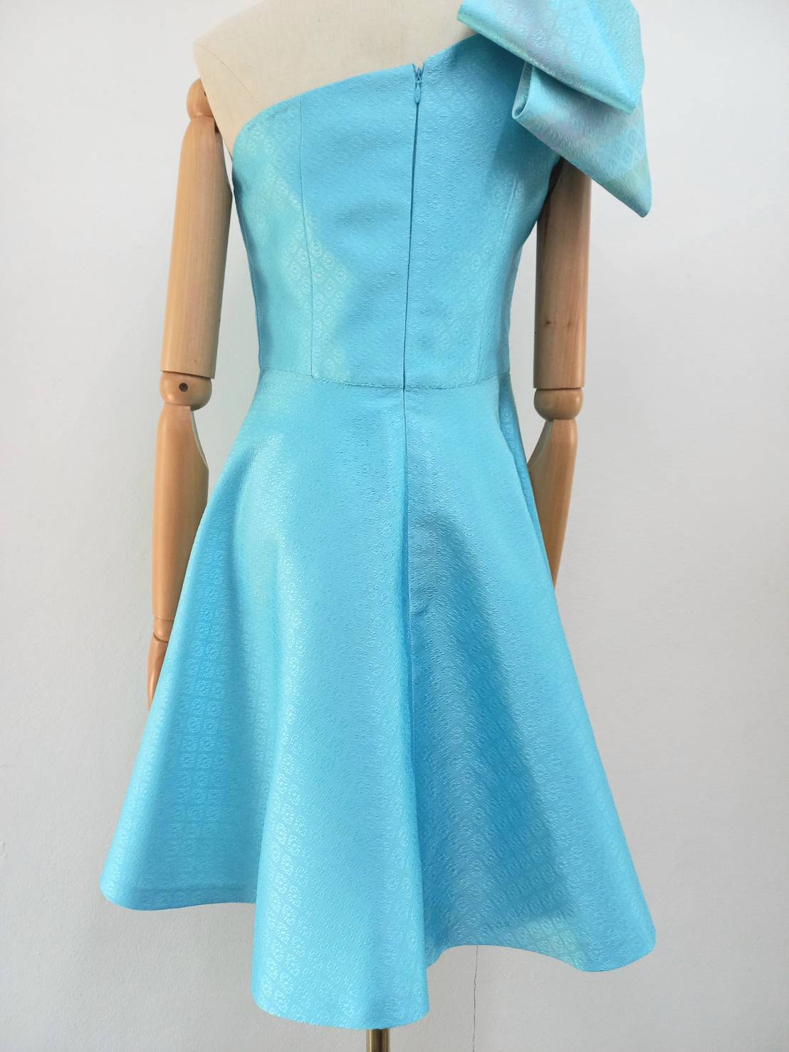 แบบตัดชุด เดรสผ้าไหม (ไม่รวมผ้า) chobmai x ARW รหัส CUT-ARW-11767