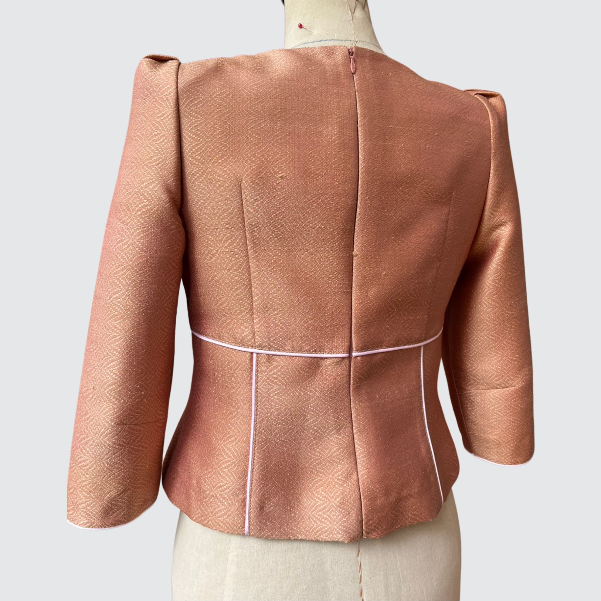 เสื้อแต่งกุ๊น ตัดเย็บจากไหมยกดอกลายพิเศษ ไหมแท้ 100% | ตัดเย็บตามรูปร่าง | เลือกผ้า ส่งไซส์ได้