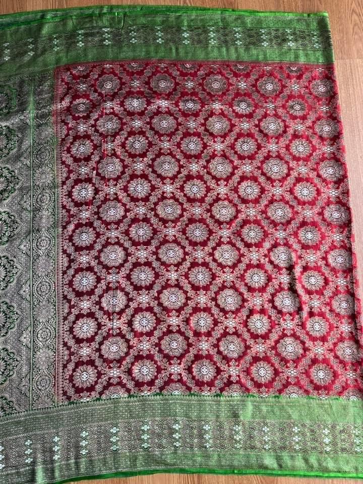 ซิ่น ผ้าปาโตล่า เส้นยืนไหมแท้ ขนาด 112x460ซม. พื้นสีแดง สีเขียว รหัส N9-SIL-GK2