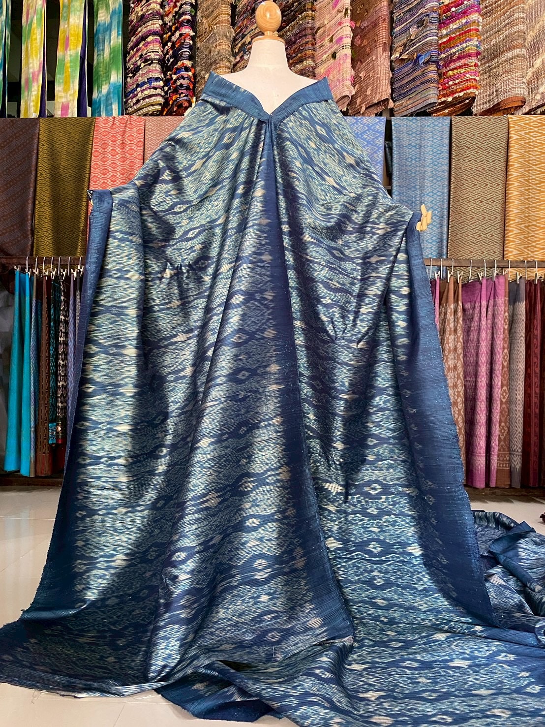 ผ้าไหมลายพิเศษ มัดหมี่ประยุกต์ ไหมแท้ สีน้ำเงินคราม เลือกตามขนาด รหัส MMFZ-116-1113681