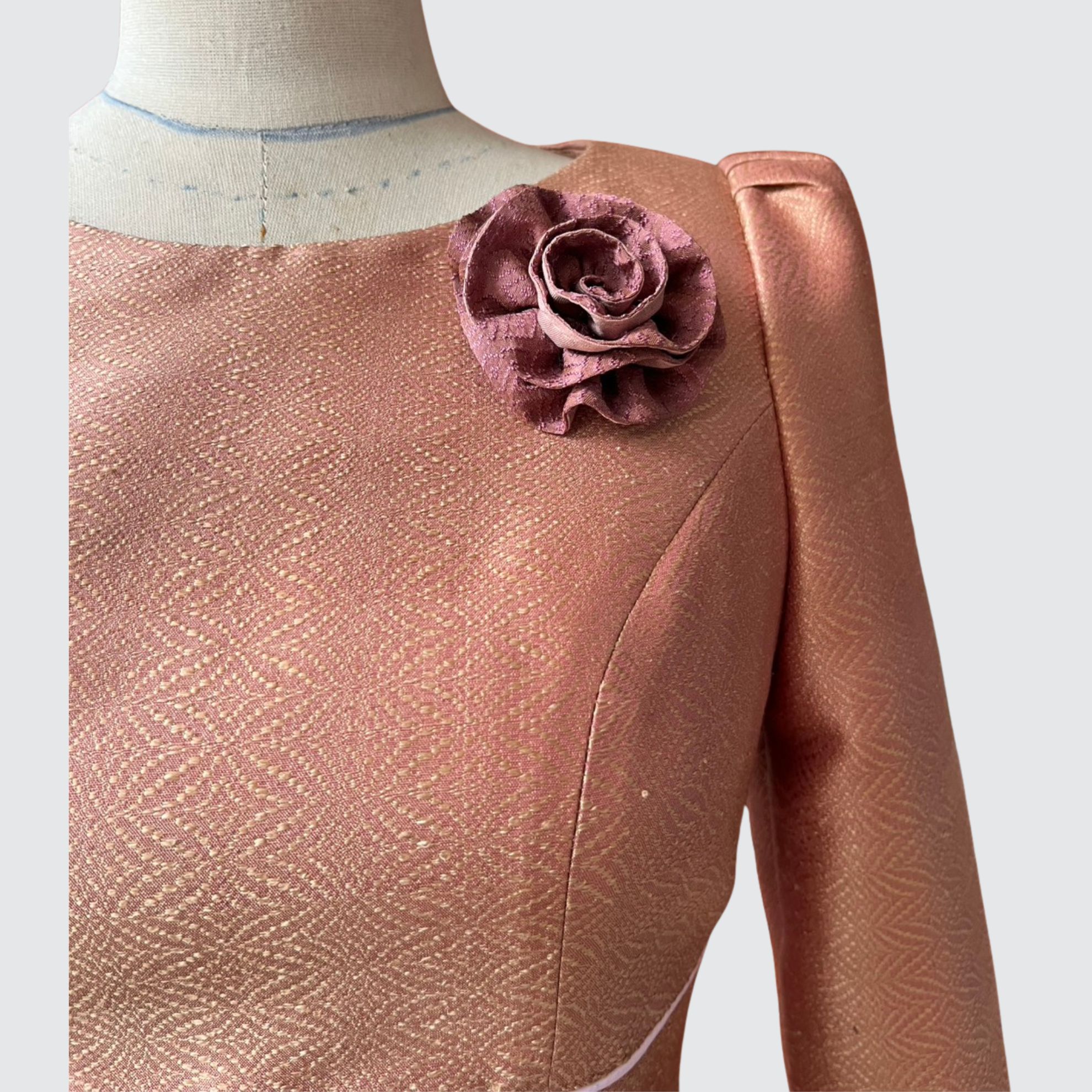 เสื้อแต่งกุ๊น ตัดเย็บจากไหมยกดอกลายพิเศษ ไหมแท้ 100% | ตัดเย็บตามรูปร่าง | เลือกผ้า ส่งไซส์ได้