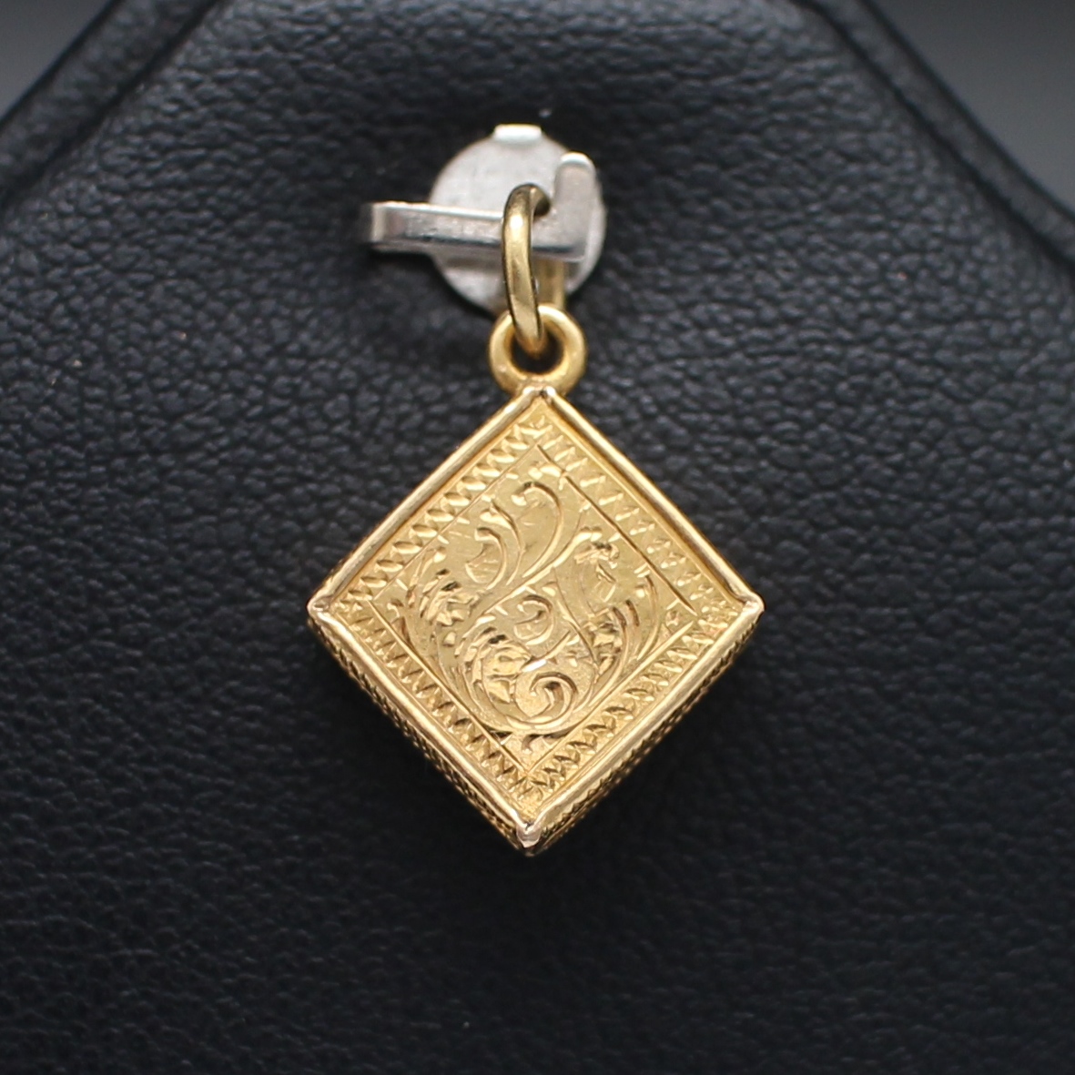 PD25020 จี้หลวงพ่อวัดไร่ขิงเลี่ยมกรอบทองแท้ 90% นน.รวม 1.4 กรัม