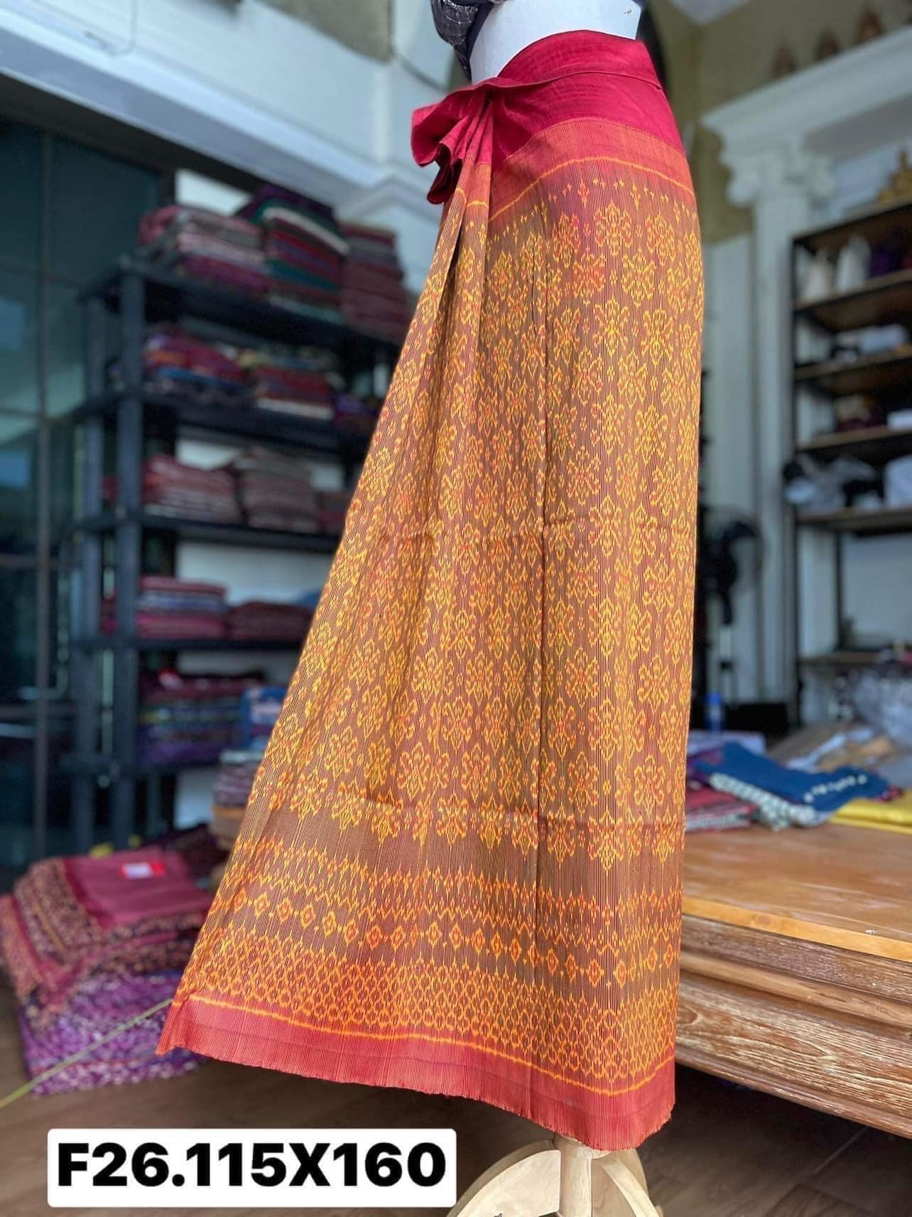 ซิ่น พระตะบอง ไหมบ้านสาวมือ ย้อมสีธรรมชาติ ขนาด 115x160ซม สีเเดง รหัส N9-SIL-F26