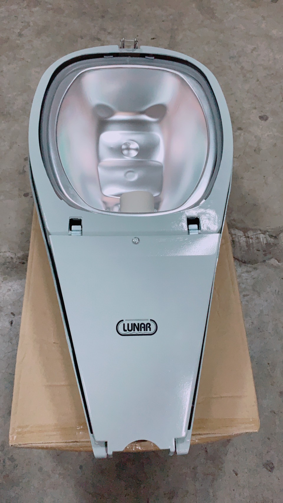 โคมถนน รองรับขั้ว E40 +อุปกรณ์โคมเปล่า จำนวนบรรจุ 1 โคม / ลัง