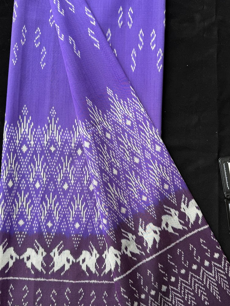 ซิ่น ผ้าไหมมัดหมี่ 3ตะกอ ขนาด 1x2 เมตร สีน้ำเงินเชิงสีม่วง รหัส PCS-NY-11226822