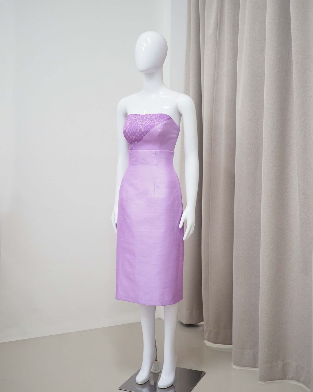 แบบตัดชุด แยกชิ้น เสื้อ+กระโปรง ผ้าไหม (ไม่รวมผ้า) chobmai x JHN รหัส CUT-51-071467