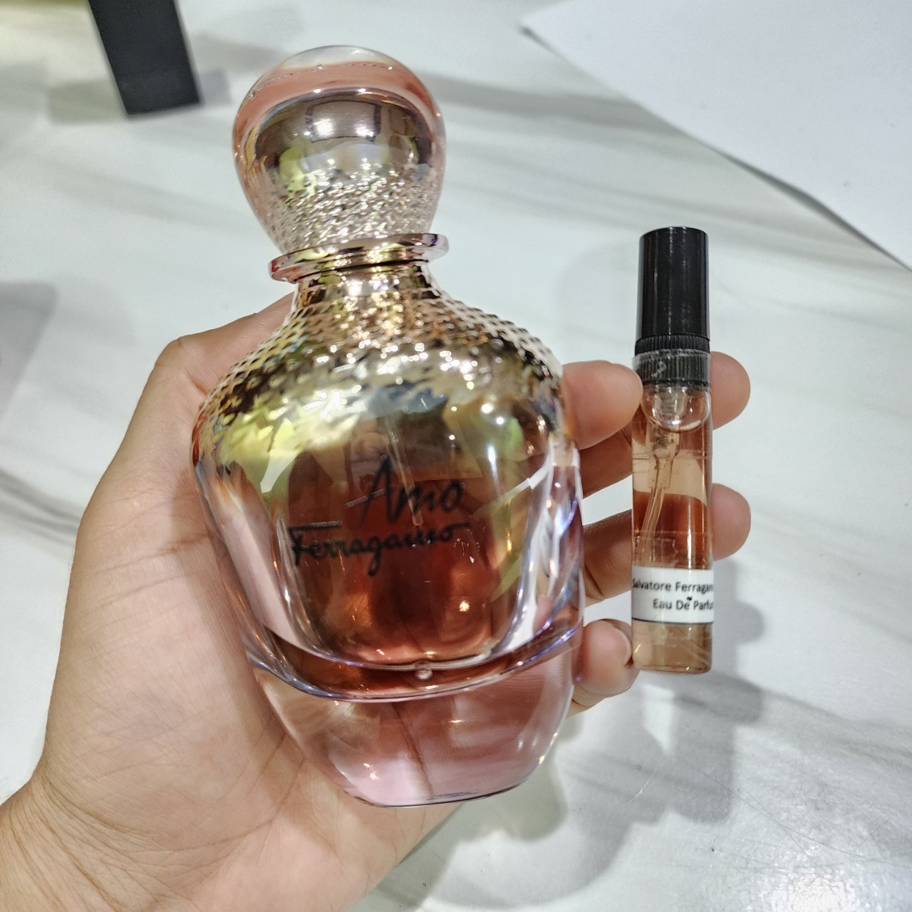 น้ำหอมแท้แบ่งขาย Salvat0re Ferragam0 Amo Eau de Parfum สีเริ่มเข้ม