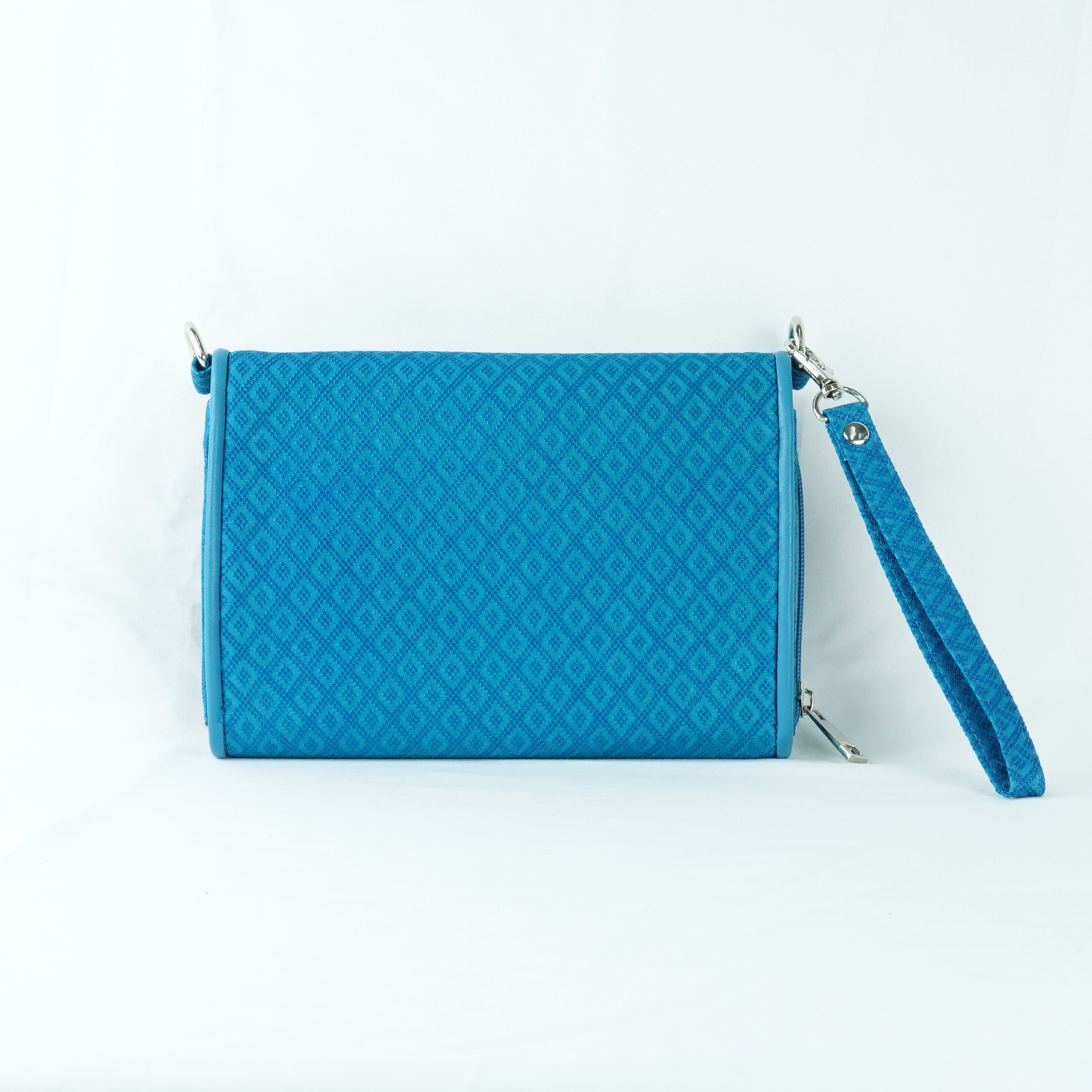 กระเป๋าถือไหมแท้ทรงคลัทช์ พร้อมสายสะพาย ขนาด 15x20ซม.สีฟ้า รหัส GO-TT-060568167