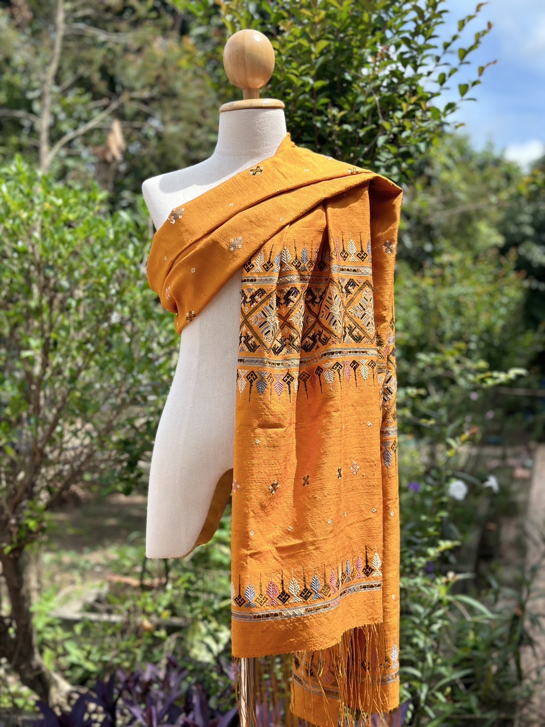 ผ้าคลุมไหล่ ไหมแพรวา ขนาด 50x 250ซม. สีเหลืองทองเข้ม รหัส Z-PT-0824681