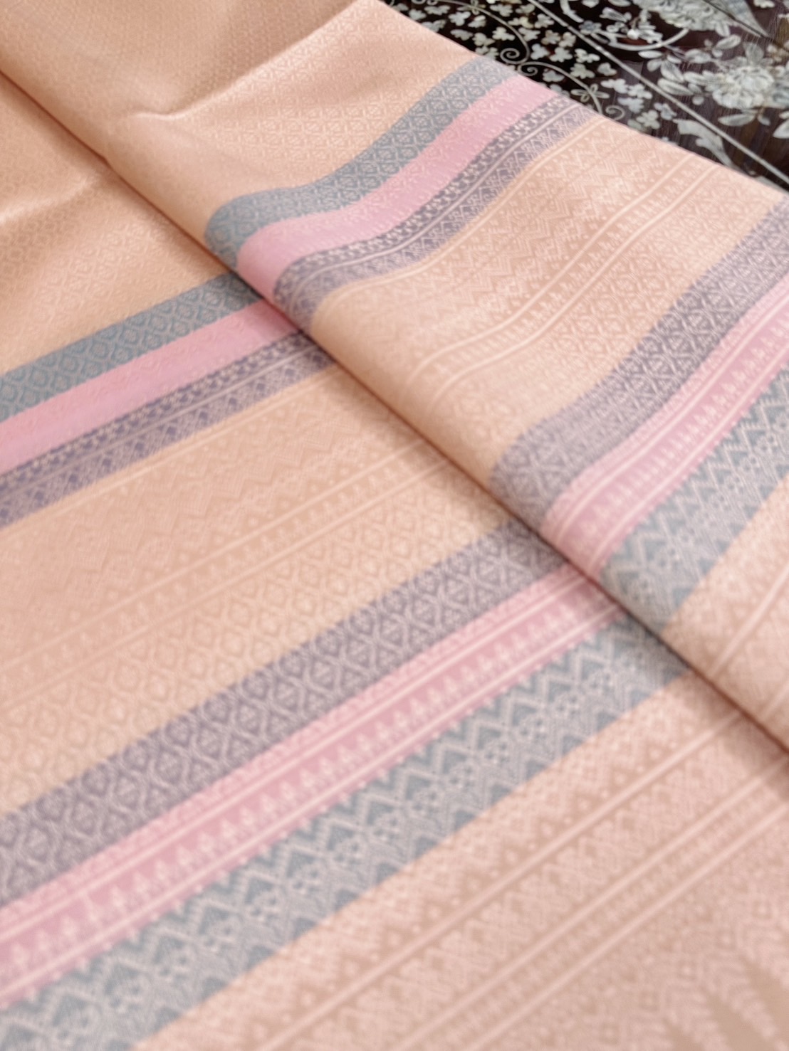 ซิ่น ผ้าไหมยกสุรินทร์ ไหมแท้ 32ตะกอ ไหมแท้100% ขนาด 1x2เมตร สีชมพู สีโอรส รหัส N11-ST-1126709