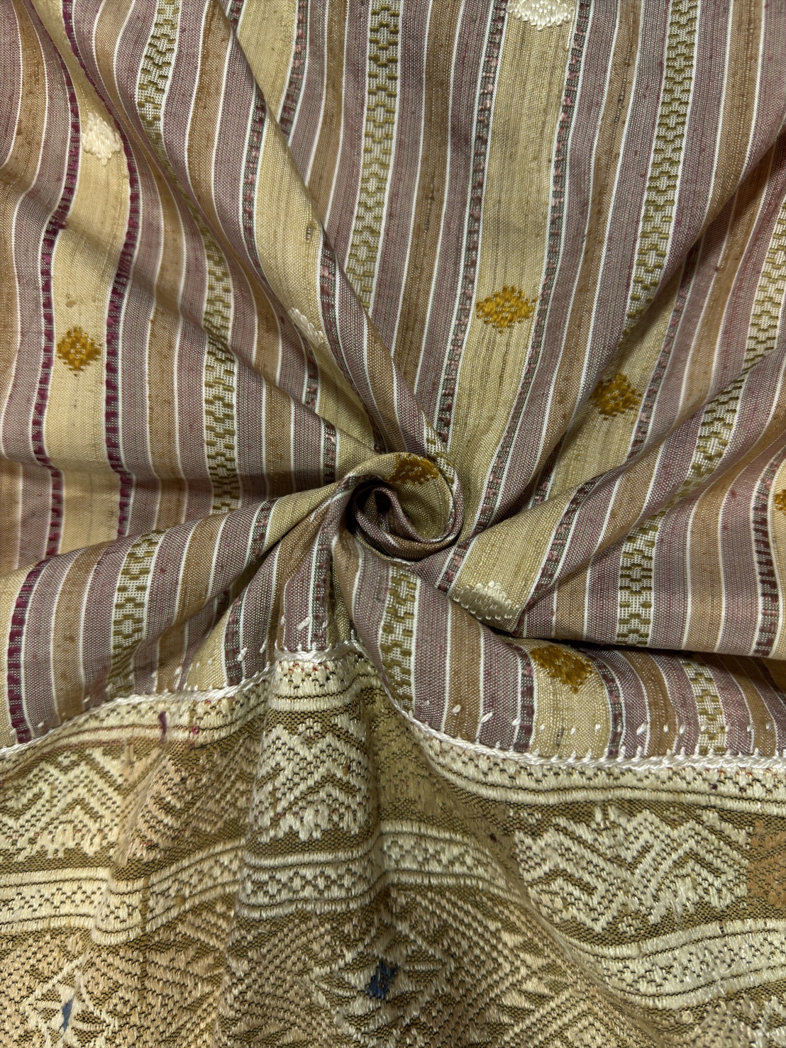 ซิ่นขิดไหม ต่อหัว ขนาด1x2เมตร สีเหลืองทองนวล รหัส R4F-155-1246818