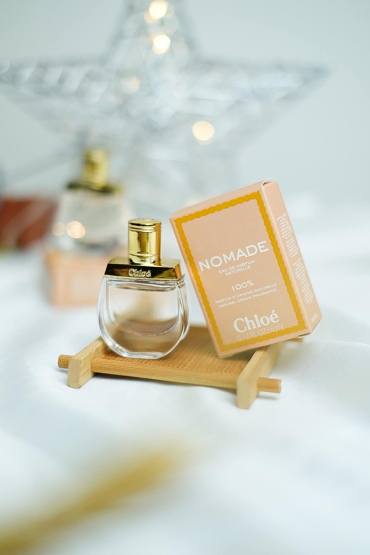 น้ำหอมจิ๋วมินิ Chloe Nomade Naturelle Eau De Parfum EDP Natural Origin Fragrance 5ml แบบแต้มมีกล่อง ( Mini Perfume น้ำหอมขนาดพกพา) น้ำหอมจิ๋วมินิ ขวดน่ารัก ตั้งโชว์ก็สวย พกพาก็สะดวก หัวแต้มตามจุดชีพจร