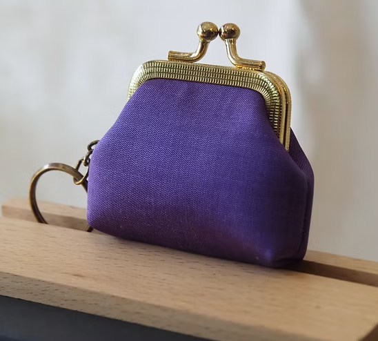 กระเป๋าสตางค์ ใส่เหรียญ ขนาด 7x7x2.5cm. สีม่วง GL-CT-103483