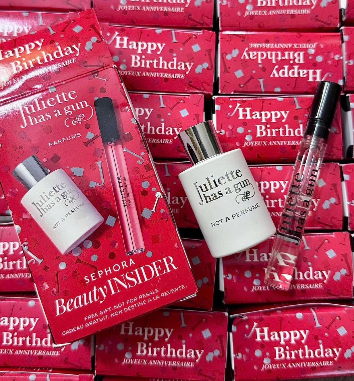 น้ำหอมจิ๋วมินิ Juliette Has A Gun Set (มีกล่อง) ในชุดประกอบด้วย - Not A Perfume 8ml ขวดจิ๋ว - Juliette 5ml ขวดเสปรย์ ( Mini Perfume น้ำหอมขนาดพกพา) น้ำหอมจิ๋วมินิแบบทดลองแบบสเปรย์ พกพาก็สะดวกใช้ฉีดตามจุดชีพจร