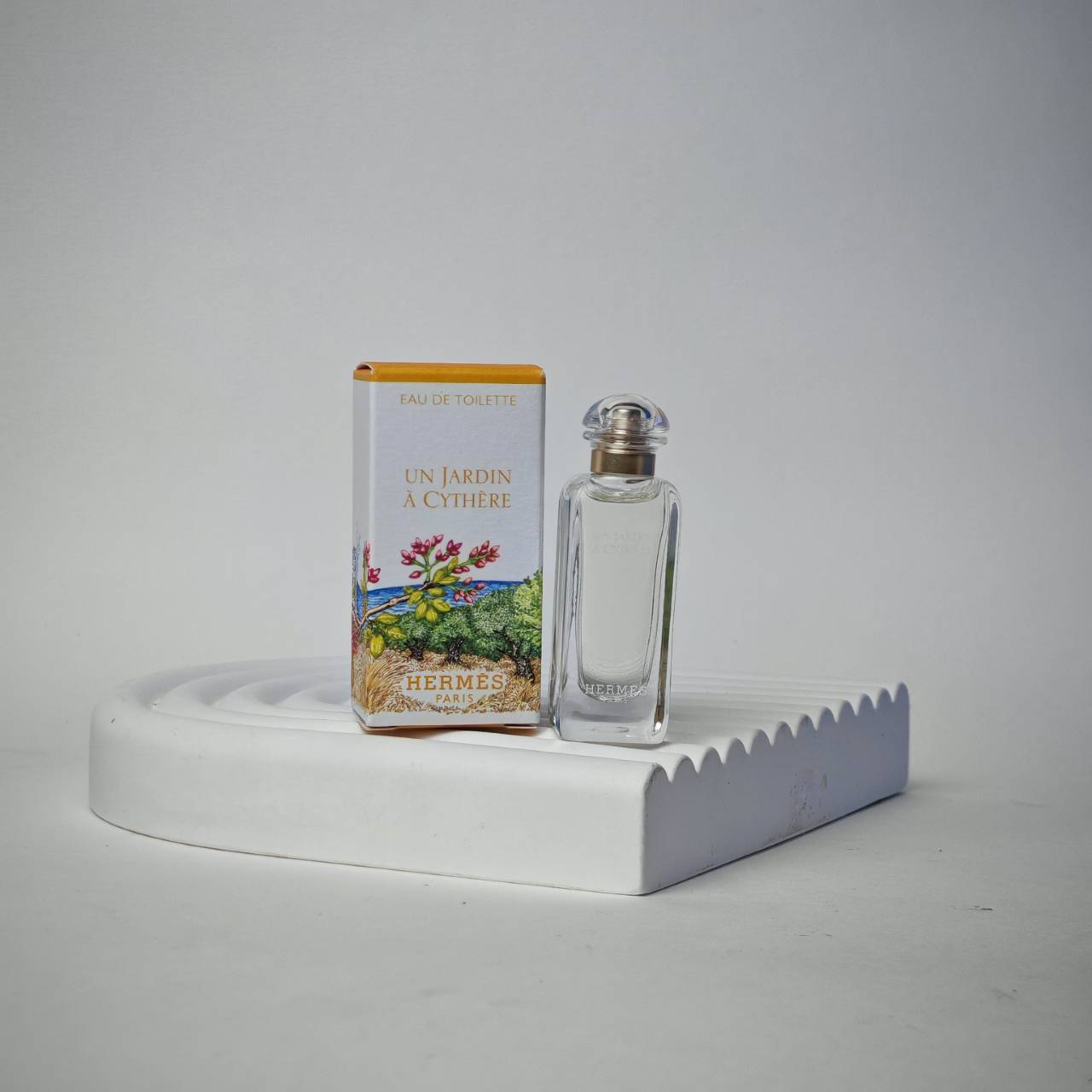 น้ำหอมจิ๋วมินิ Hermes Un Jardin à Cythère EDT 7.5ml ป้ายไทย( Mini Perfume น้ำหอมขนาดพกพา) น้ำหอมจิ๋วมินิ ขวดน่ารัก ตั้งโชว์ก็สวย พกพาก็สะดวก หัวแต้มตามจุดชีพจร