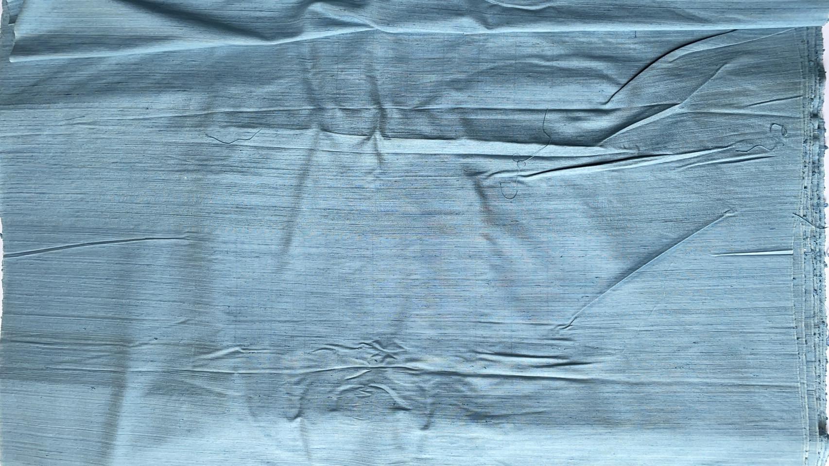 ผ้าไหมสีพื้น ไหมลืบเนื้อหยาบหนา ไหมแท้มีขี้ไหม สีฟ้า (ราคาต่อเมตร) รหัส D-76-P4122