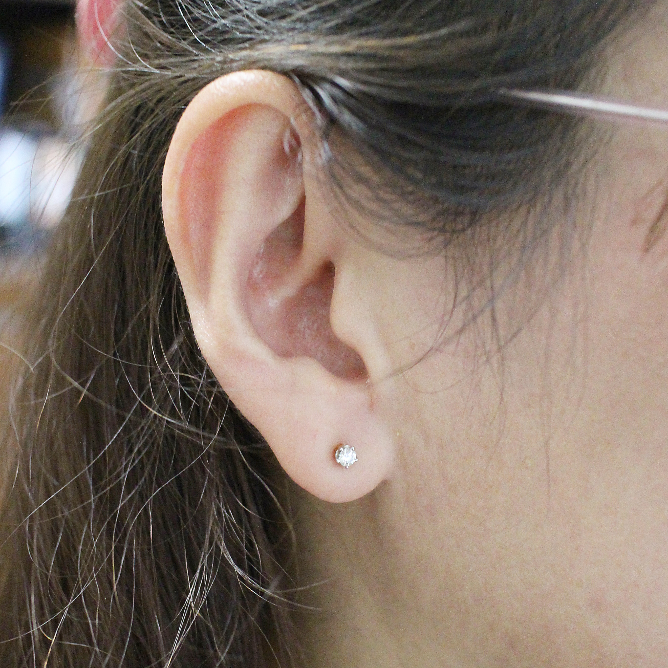 ER25143 ต่างหูเพชรเม็ดเดี่ยว 10 ตังส์ 1 ข้าง ทองแท้ 18k นน.รวม 0.7 กรัม